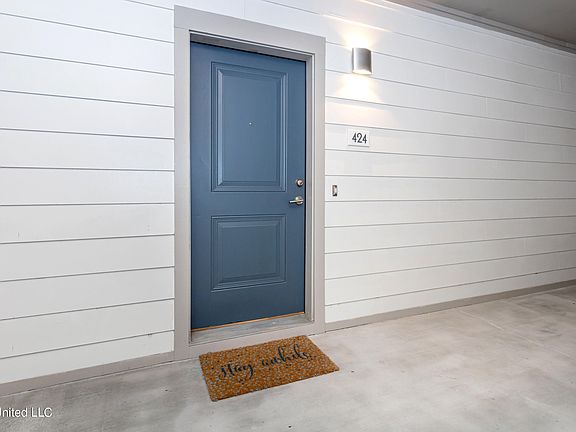 3rd image of 2501 Bienville Blvd #424