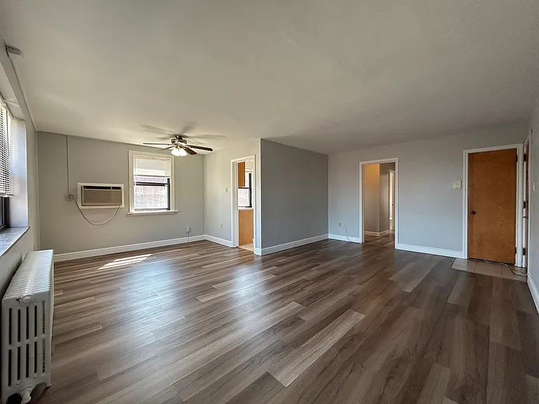 Royal Gardens Apartments — Photo 82