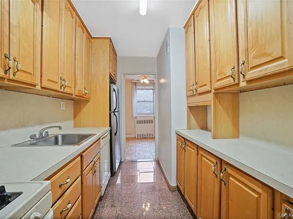 151-31 88th St #1B, Queens, NY 11414