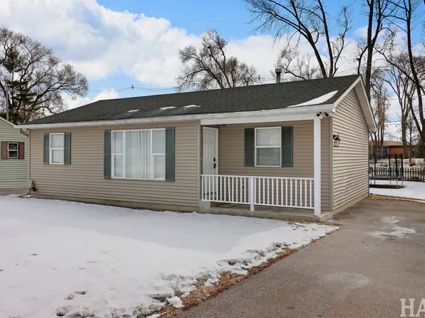 4801 Rose St, Crystal Lake, IL 60014