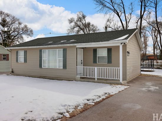 4801 Rose St, Crystal Lake, IL 60014