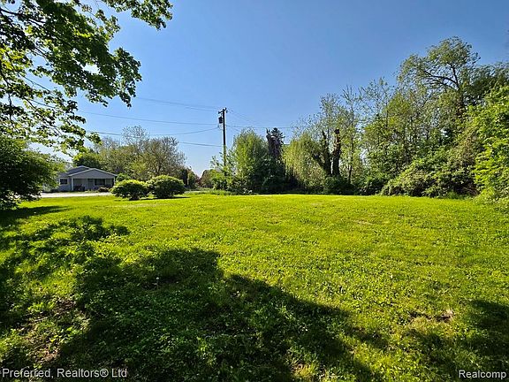 5th image of 9512 McCrone Rd
