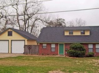 1316 E Kyle Rd, Clute, TX 77531