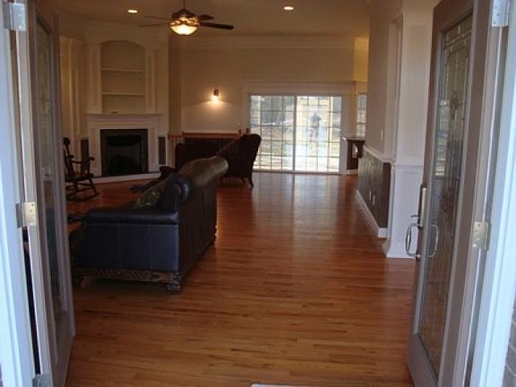 4th image of 505 Waterford Dr SE