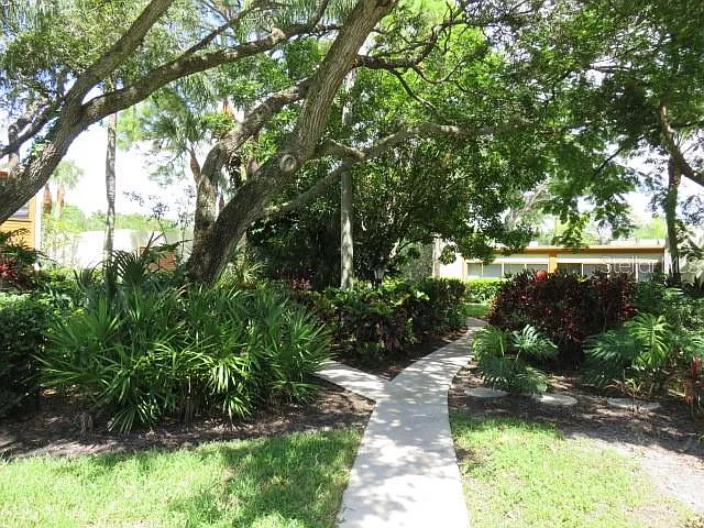 142 Pineneedle Dr #142U — Photo 27