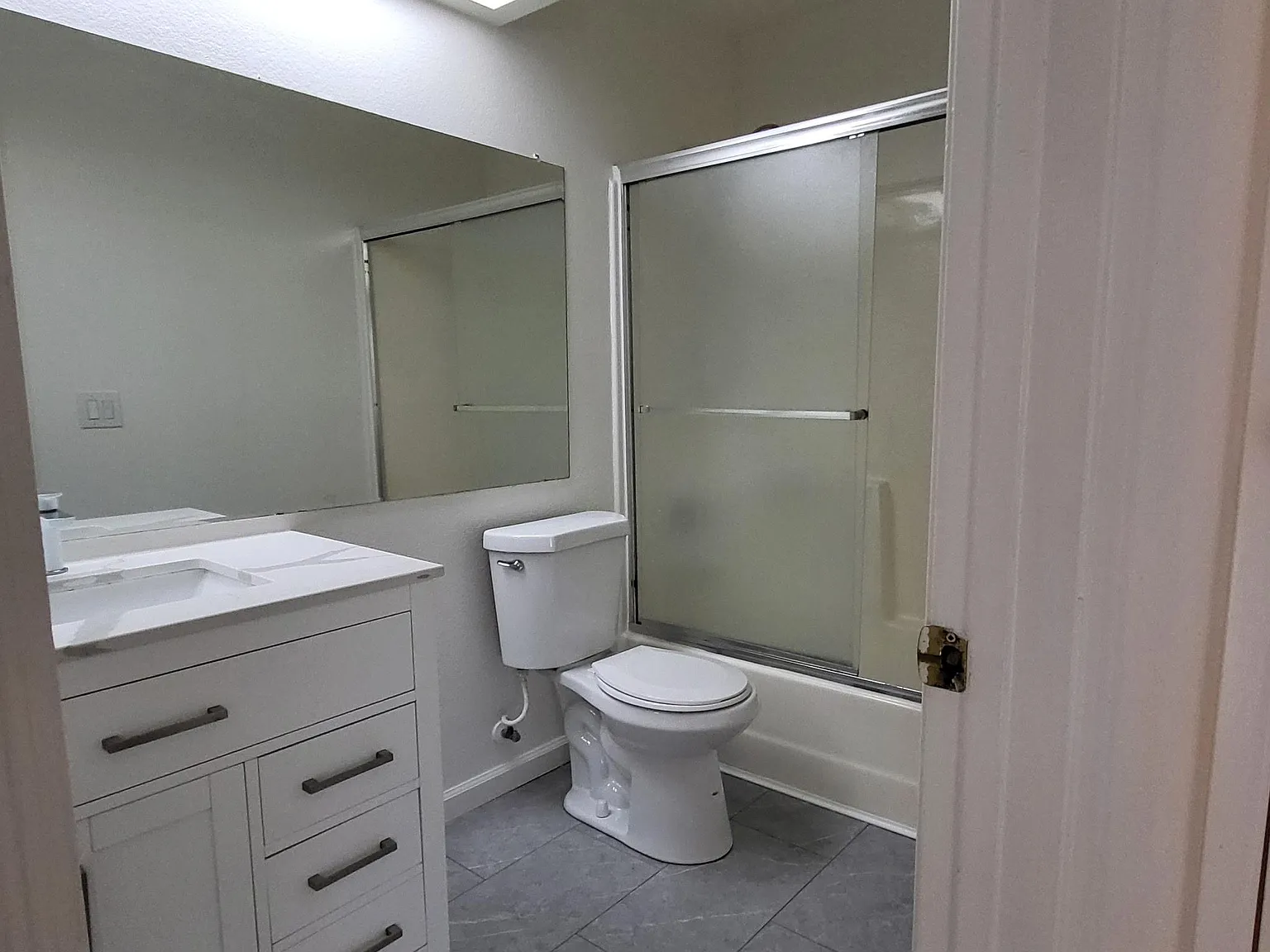 3 bed, 2.5 bath, 1423 sqft, $2,950 — Photo 4