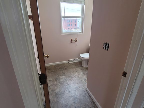 5th image of 7 Fitzpatrick Ln