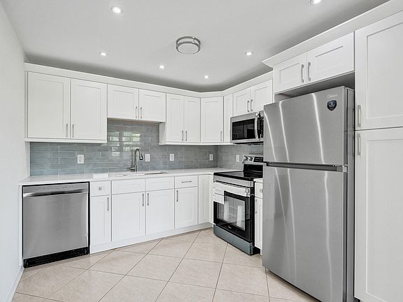 3rd image of 1112 Oakridge #1112
