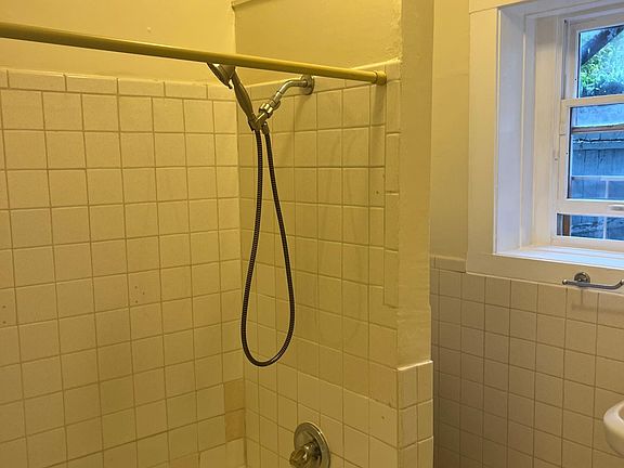 5th image of 1375 California St #109