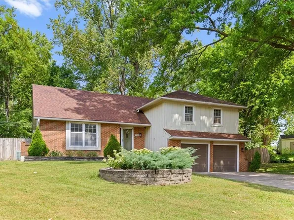 6812 Wildwood Dr, Raytown, MO 64133