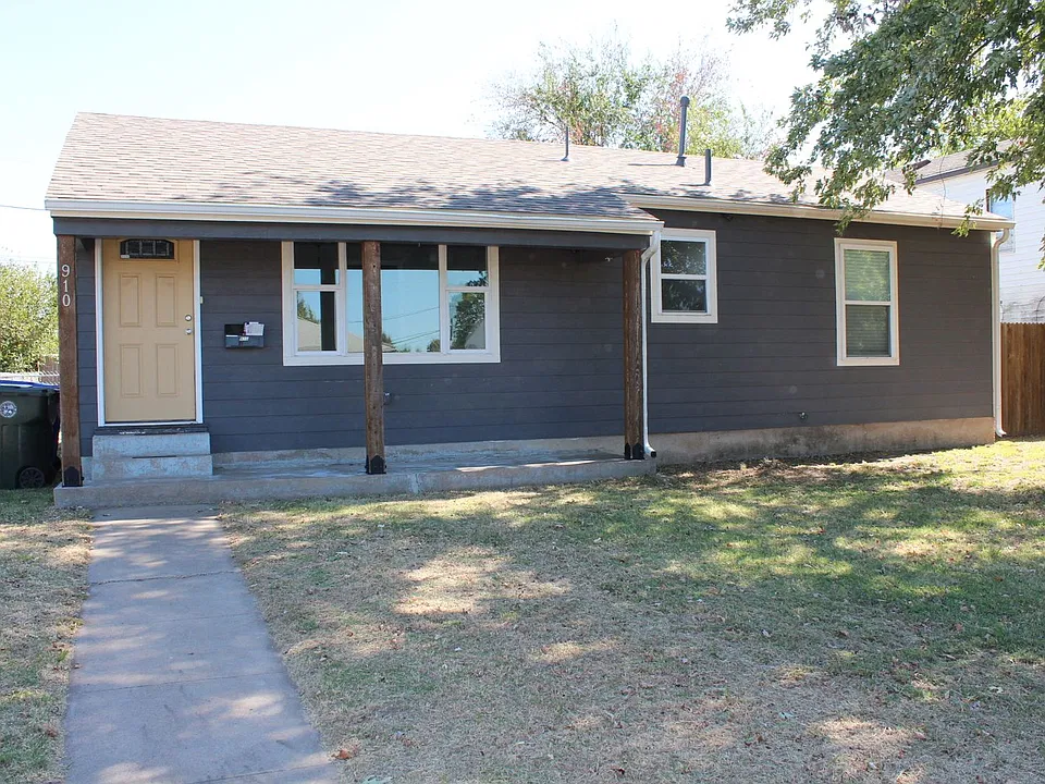 910 Stansell Dr