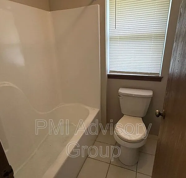 2816 SW Westport Plaza Dr — Photo 9