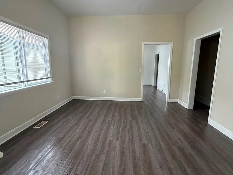 910 Chicamauga Ave — Photo 5