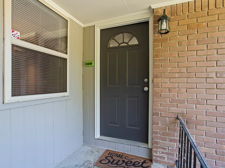 1447 Southland Vista Ct NE — Photo 2