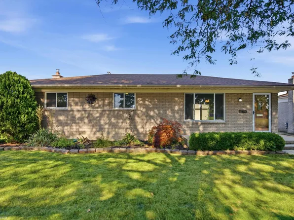 23716 Grove St, Saint Clair Shores, MI 48080