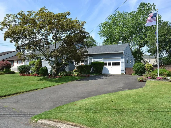 1318 Brooklyn Boulevard, Bay Shore, NY 11706