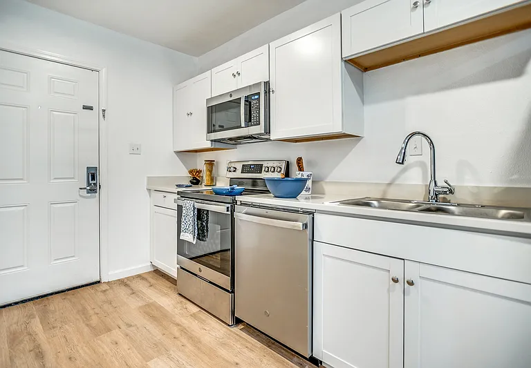 905 W Abram St #2 — Photo 3