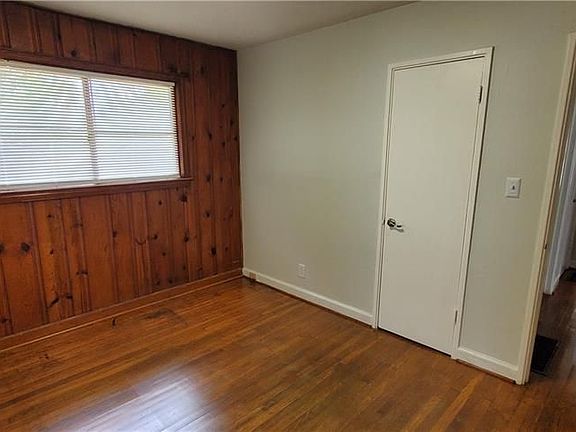 4th image of 2704 Gresham Rd