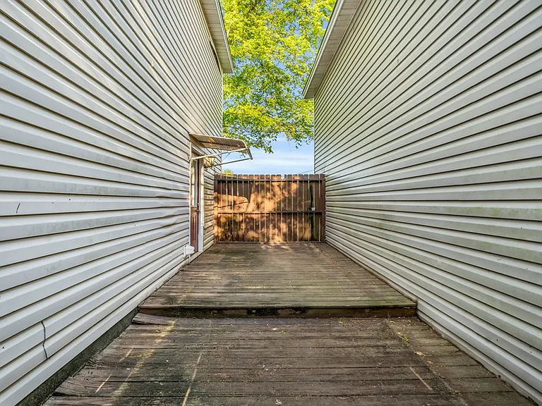 112 W Gillespie St #F — Photo 18