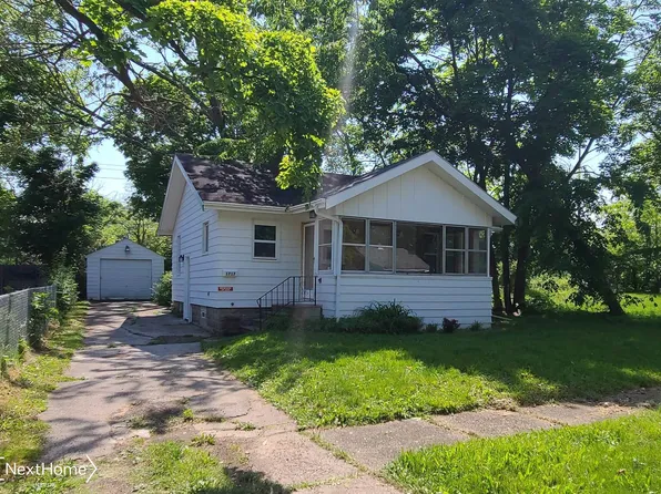 1717 Wolcott St, Flint, MI 48504