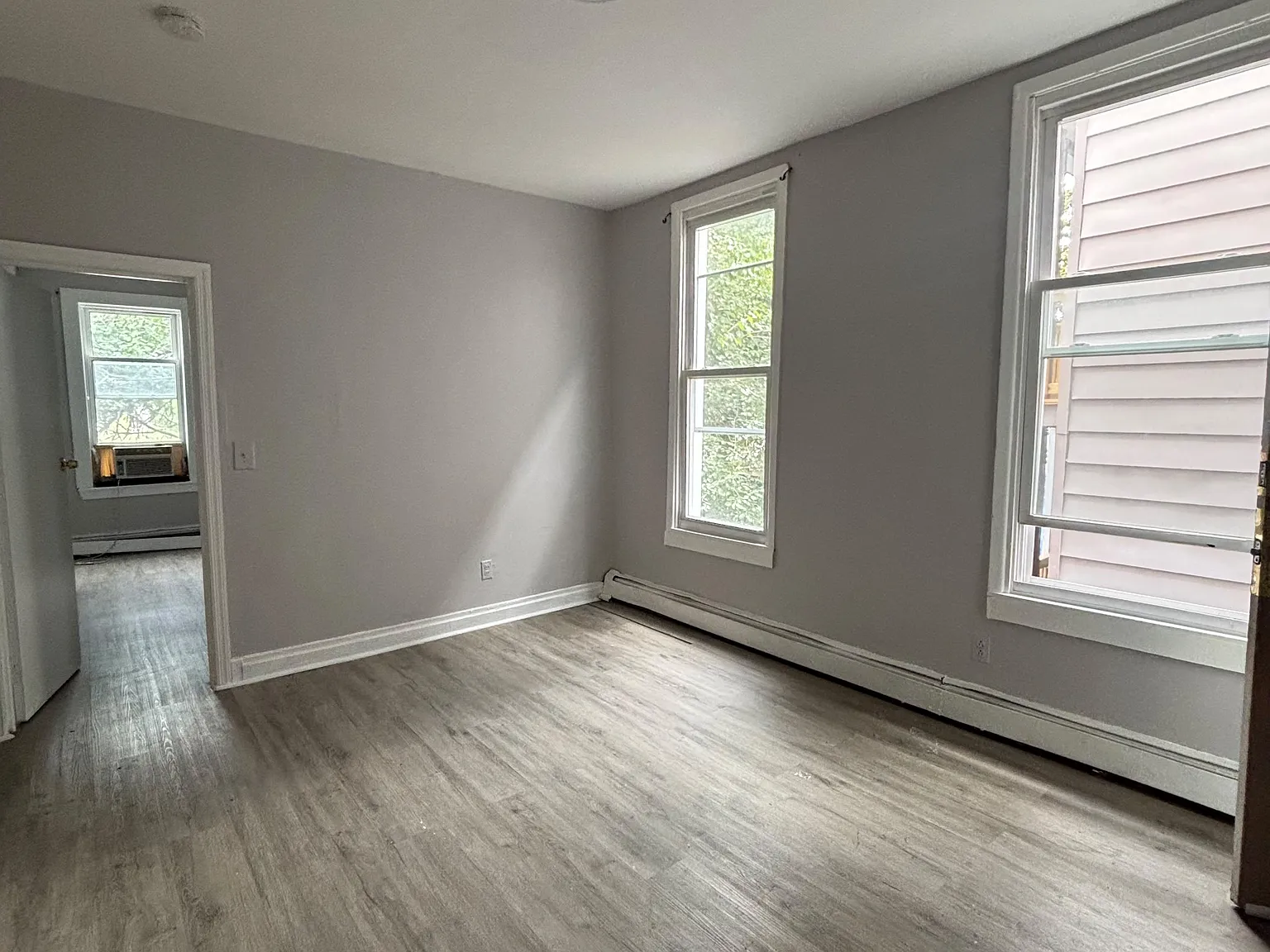 685 Summer Ave — Photo 2