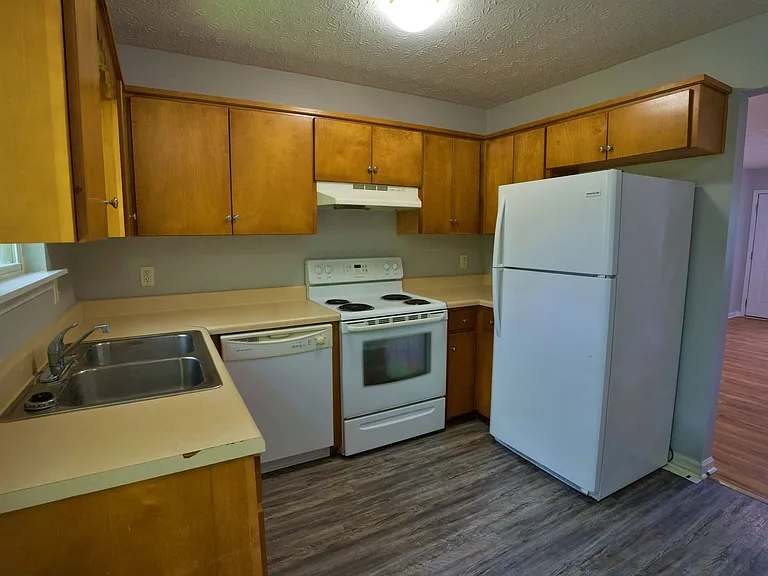 618 College St SW — Photo 13
