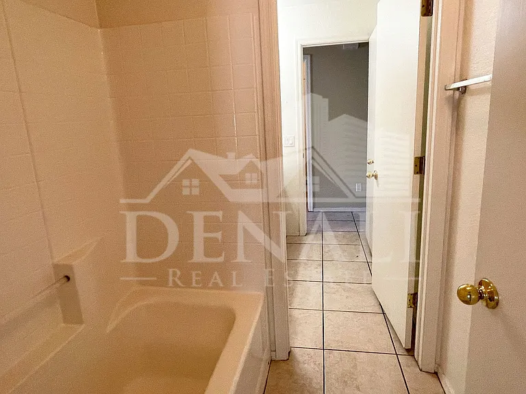 7220 S 55th Dr — Photo 16