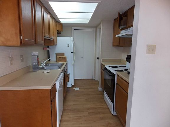 4th image of 8502 Lyndon Ln APT A