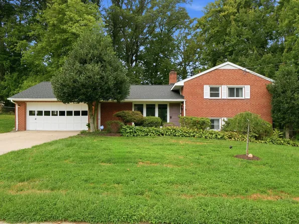 7545 Axton St, Springfield, VA 22151