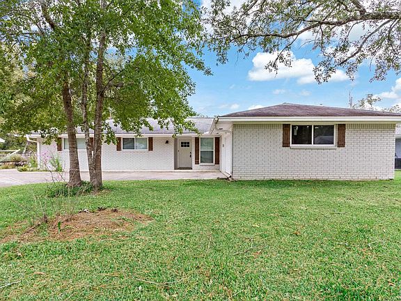 2nd image of 146 Wood Manor Ln