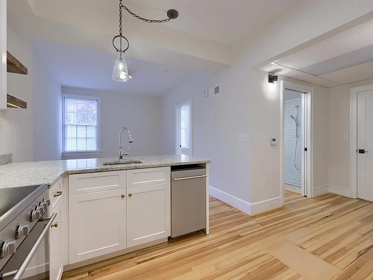 351 W James St #6 — Photo 4