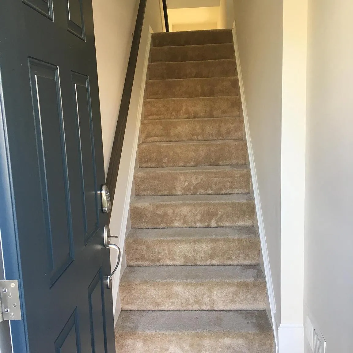 4 bed, 3.5 bath, 2136 sqft, $2,995 — Photo 2
