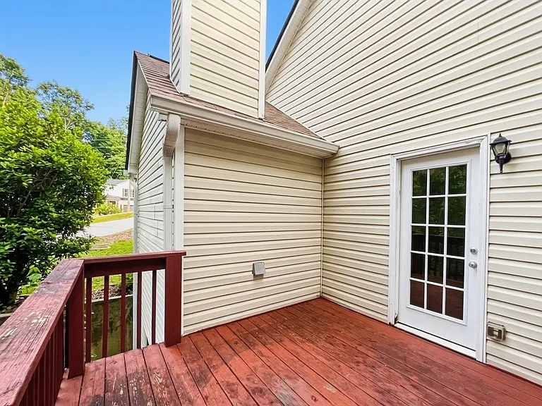 204 Hillcrest Rdg — Photo 7