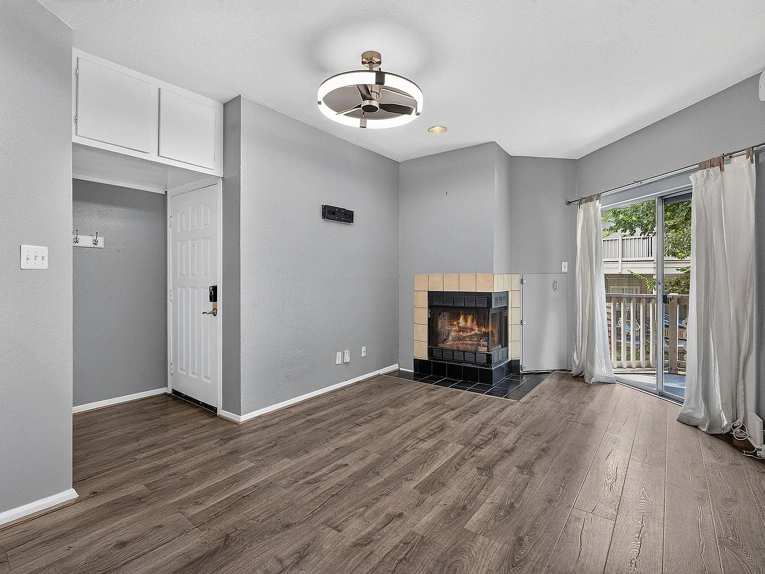 1 bed, 1.0 bath, 704 sqft, $1,550 — Photo 2