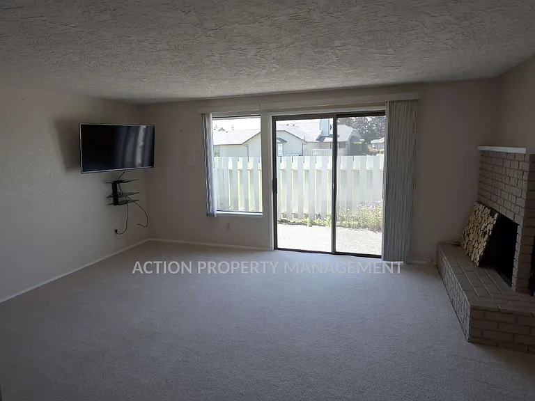 842 N Canterbury Ct — Photo 10