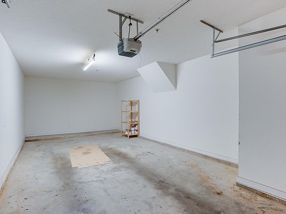 5th image of 904 Spring Heights Ln SE