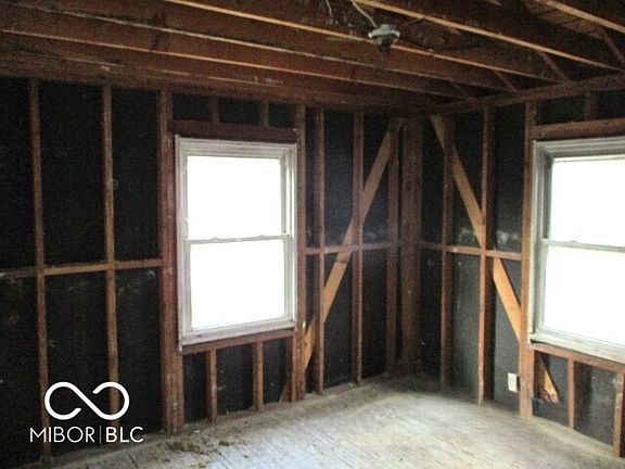4th image of 504 W Broadway St
