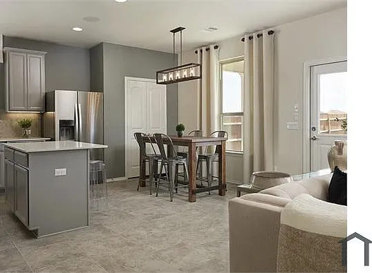 5 bed, 2546 sqft, $3,300 — Photo 4