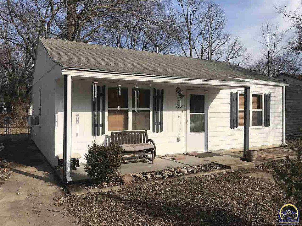 2332 SW Edgewater Ter, Topeka, KS 66614 Zillow