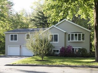 29 Pine Hill Rd, Lynnfield, MA 01940