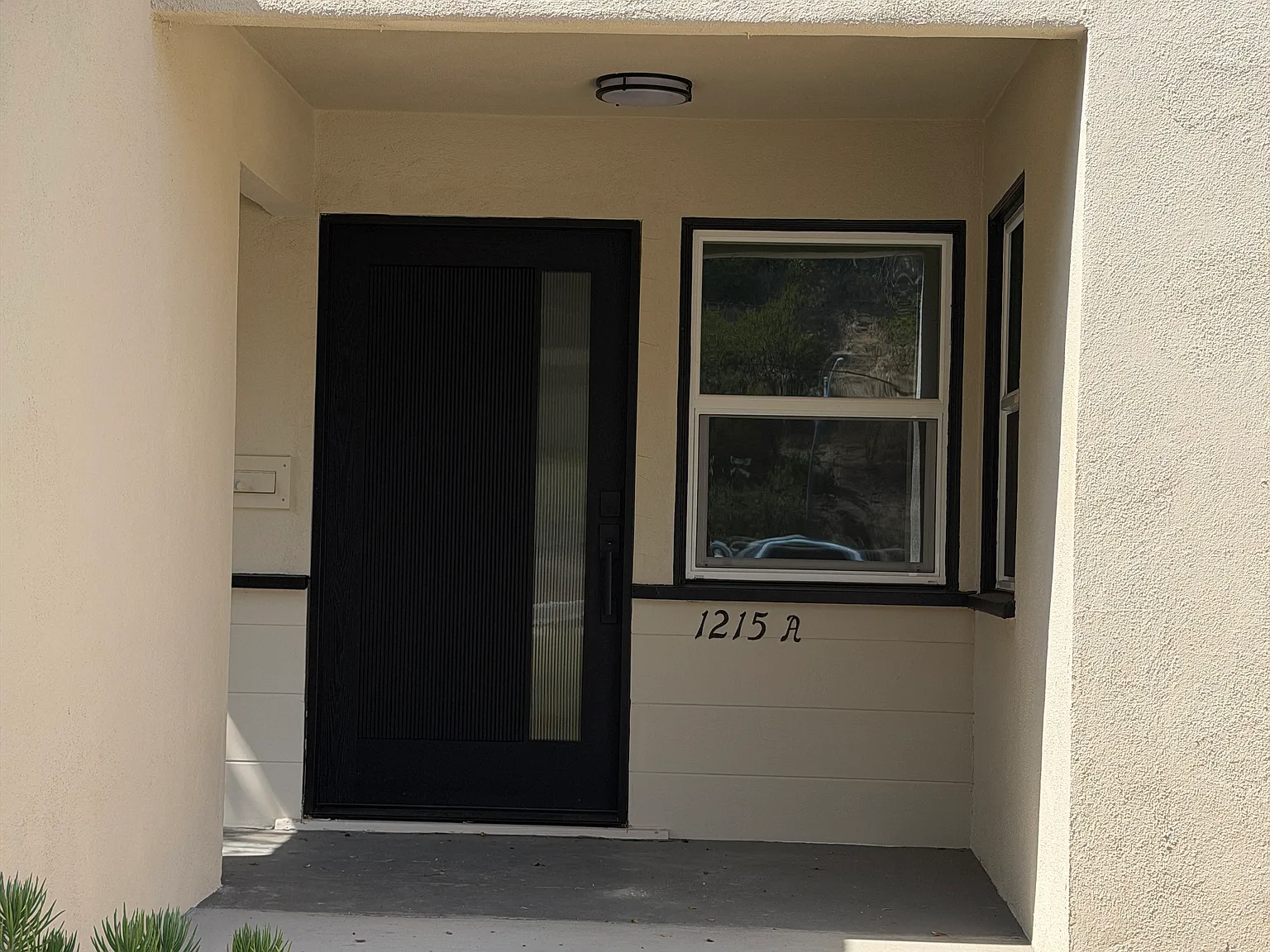 1215 N Verdugo Rd — Photo 2