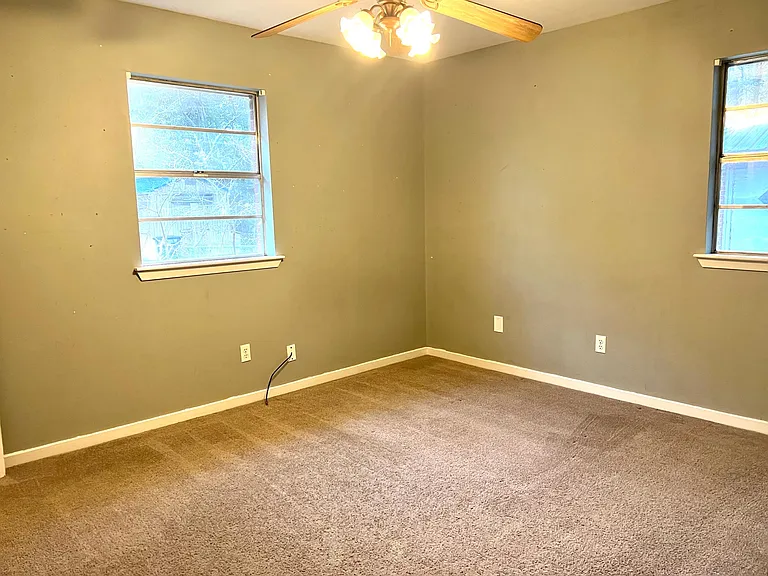 226 Hunter Dr — Photo 7