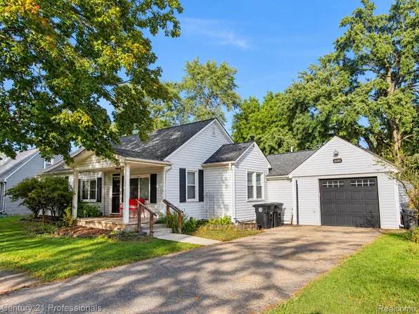 20382 Beatrice St, Livonia, MI 48152