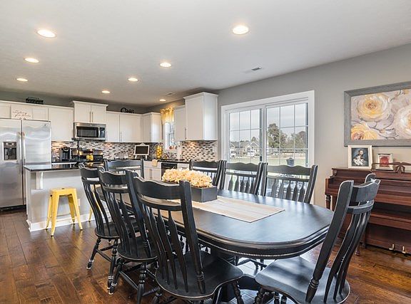 4th image of 5555 Goldenrod Ln