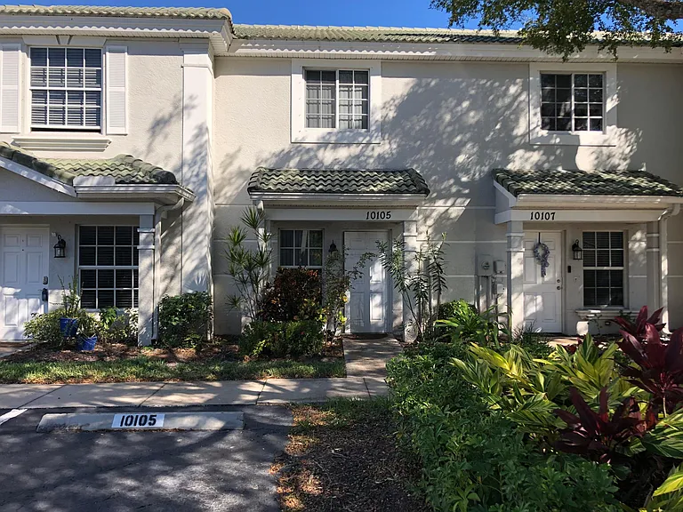 10105 Spyglass Hill Ln — Photo 2