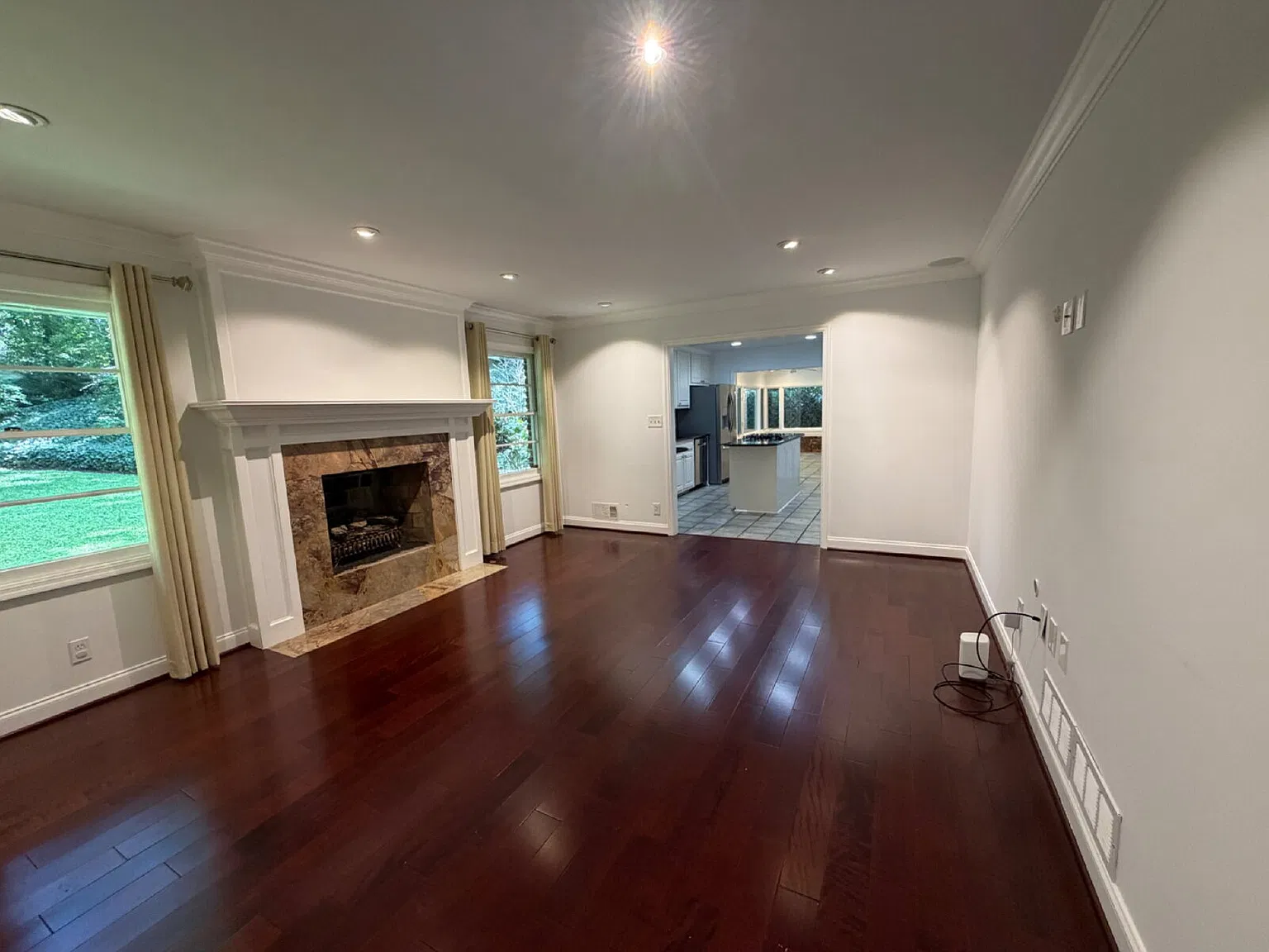 3 bed, 2.0 bath, 3022 sqft, $4,300 — Photo 3
