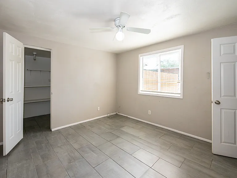 810 E Linden St — Photo 12