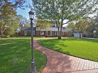 1708 Elmhurst Ave, Nichols Hills, OK 73120