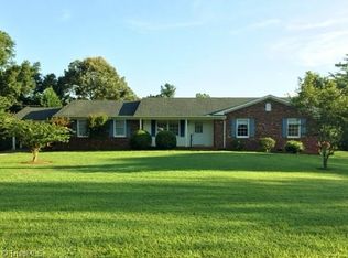 104 Timberwood Dr, Jamestown, NC 27282