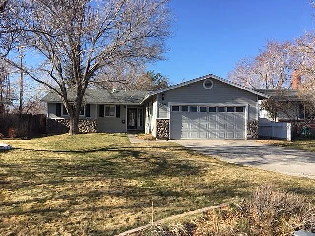 559 Nancy Cir photo 1